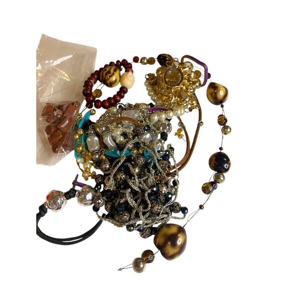 Lot H of Broken Scrap Assorted Jewelry Pieces Crafting Art 12.1 ounces - Picture 1 of 9